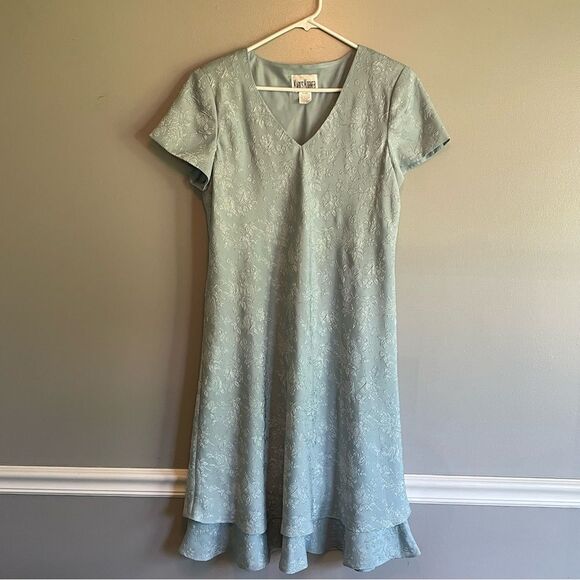 Kari’s Korner Powder Blue Dress size 16 women’s Floral layered short sleeve - Picture 1 of 4